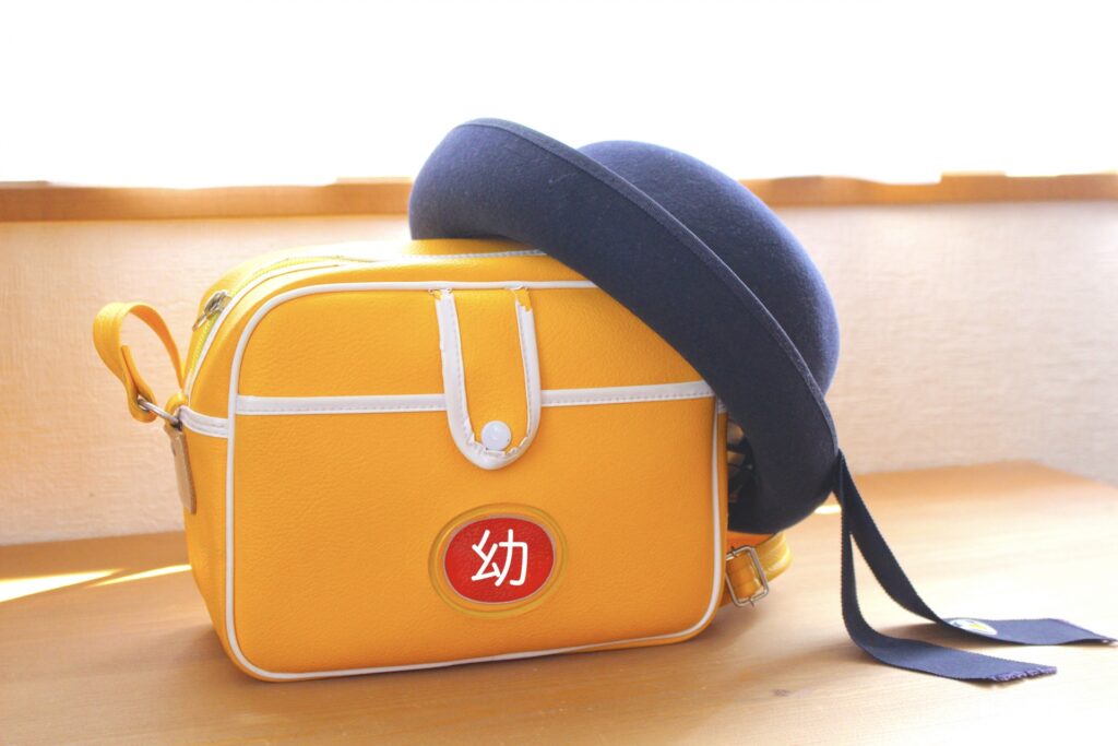 幼稚園バッグと帽子